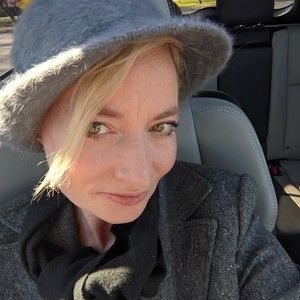 Meet your Posher, Elise